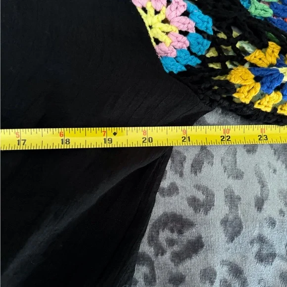 ELAN Black Crochet Floral Women's Top - Picture 6 of 6